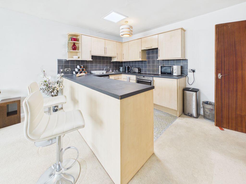Apartment in Tandridge, Caterham-on-the-Hill - View 3
