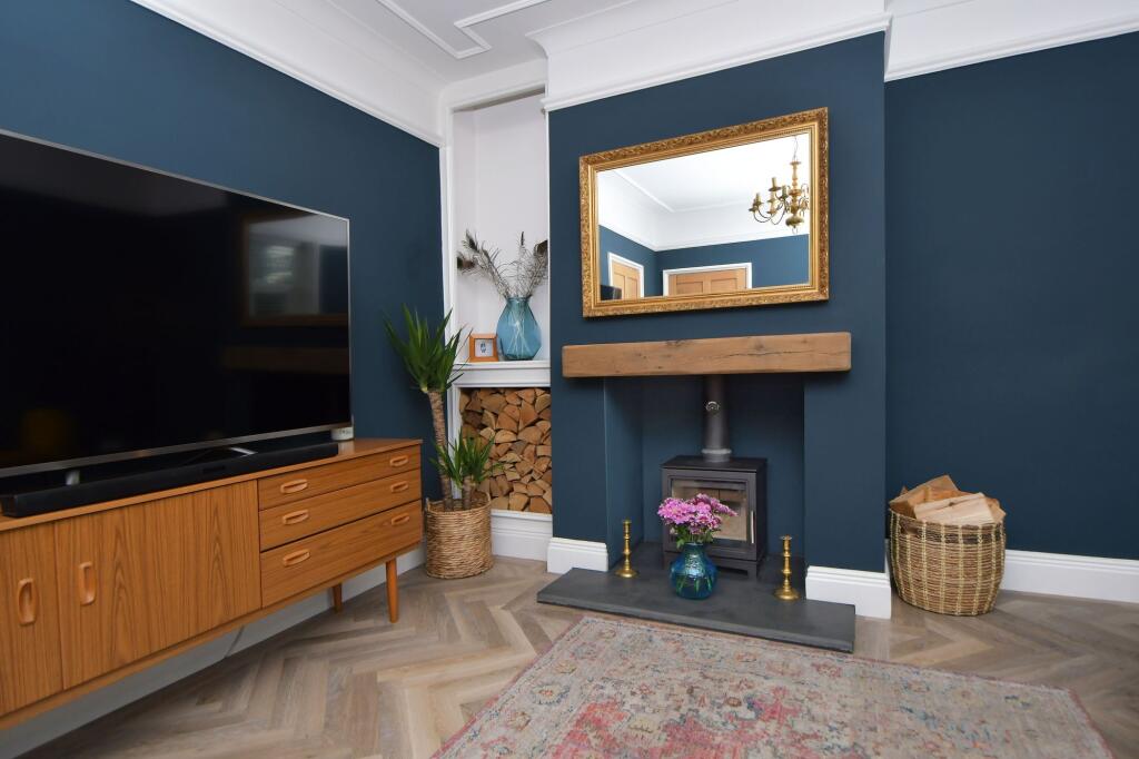 House in Stafford, Eccleshall - More