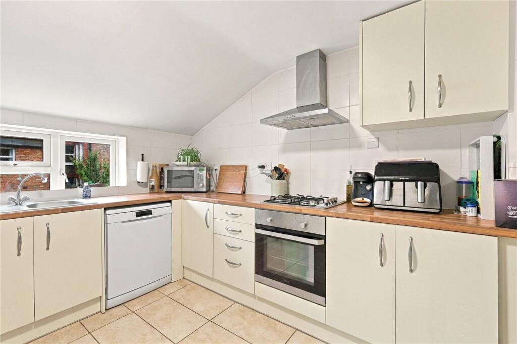 Gilbey Road, London, SW17 photo 4