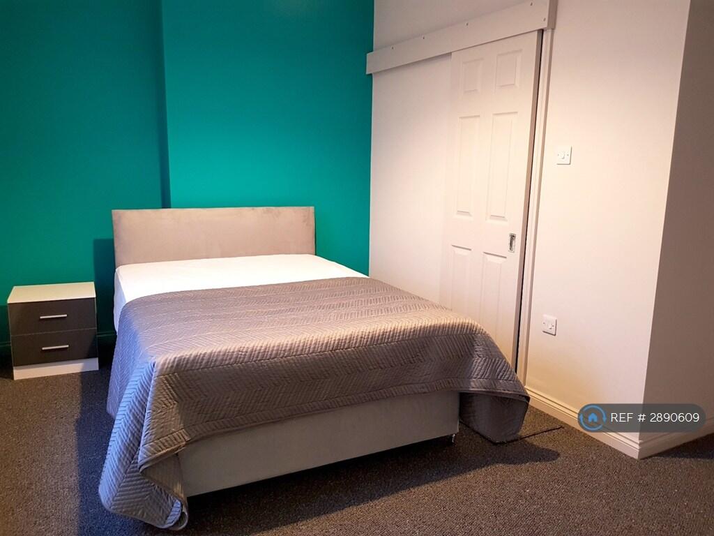 Main image of property: Felixstowe Road, Ipswich, IP3