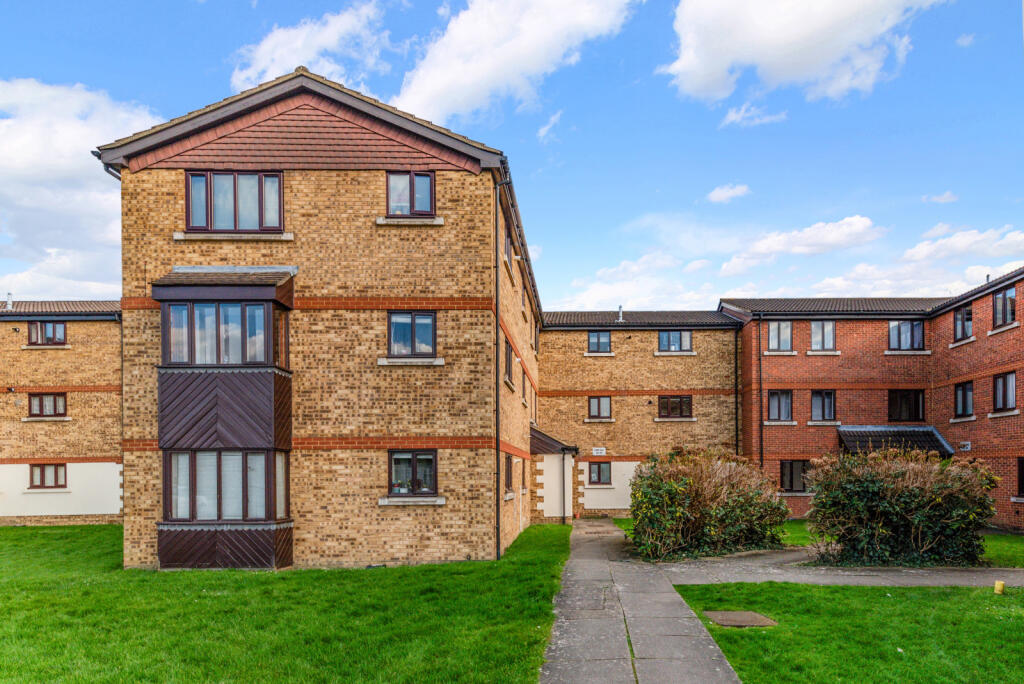 2-bed flat on Birchwood Close, Morden, SM4, £270,000
