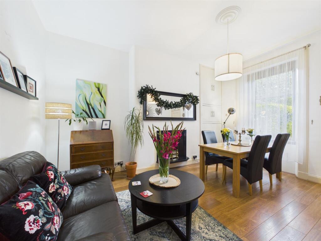 House in Paisley, Renfrewshire - More