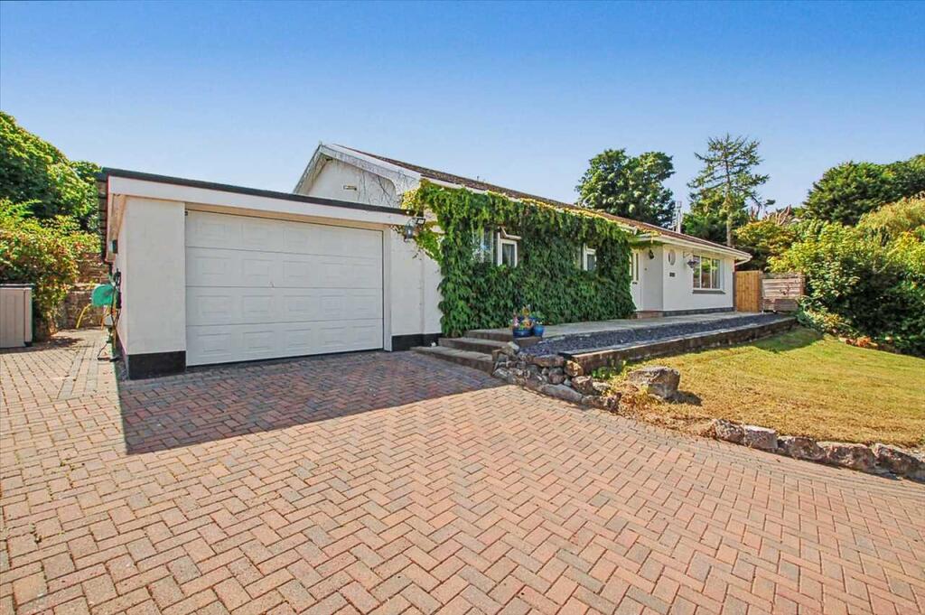 Main image of property: Hawthorns, 20 Grove Hill