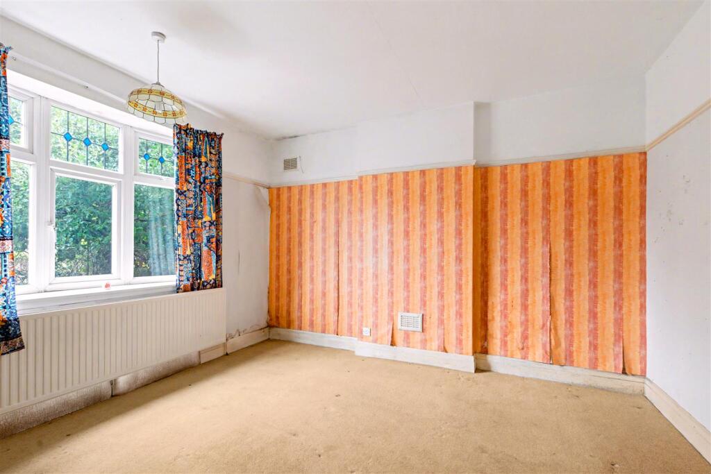 House in Nottingham, Beeston - More