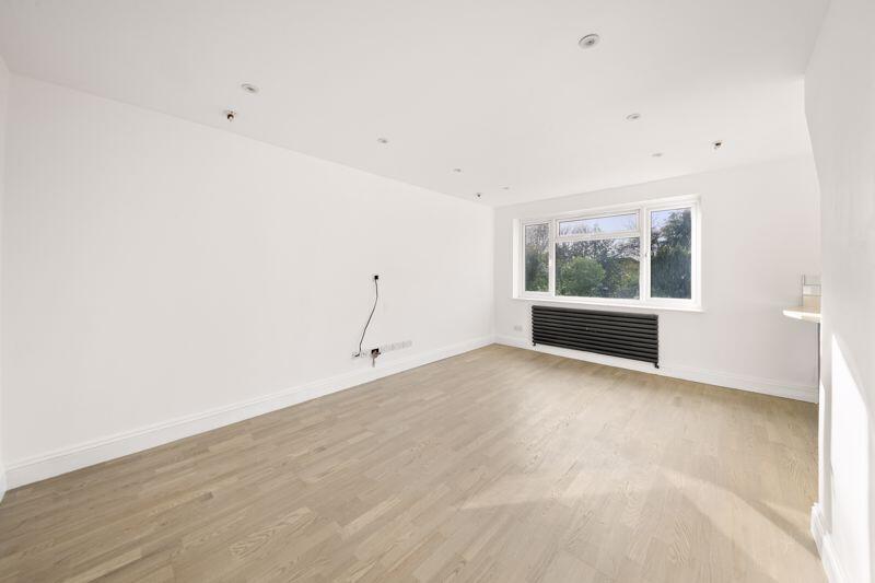 Abbey Close, Pinner photo 4