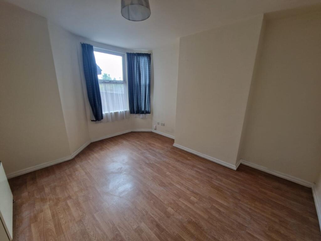 Apartment in Warwick, Emscote - View 5