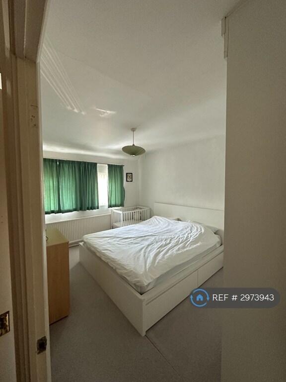 House in Slough - View 3