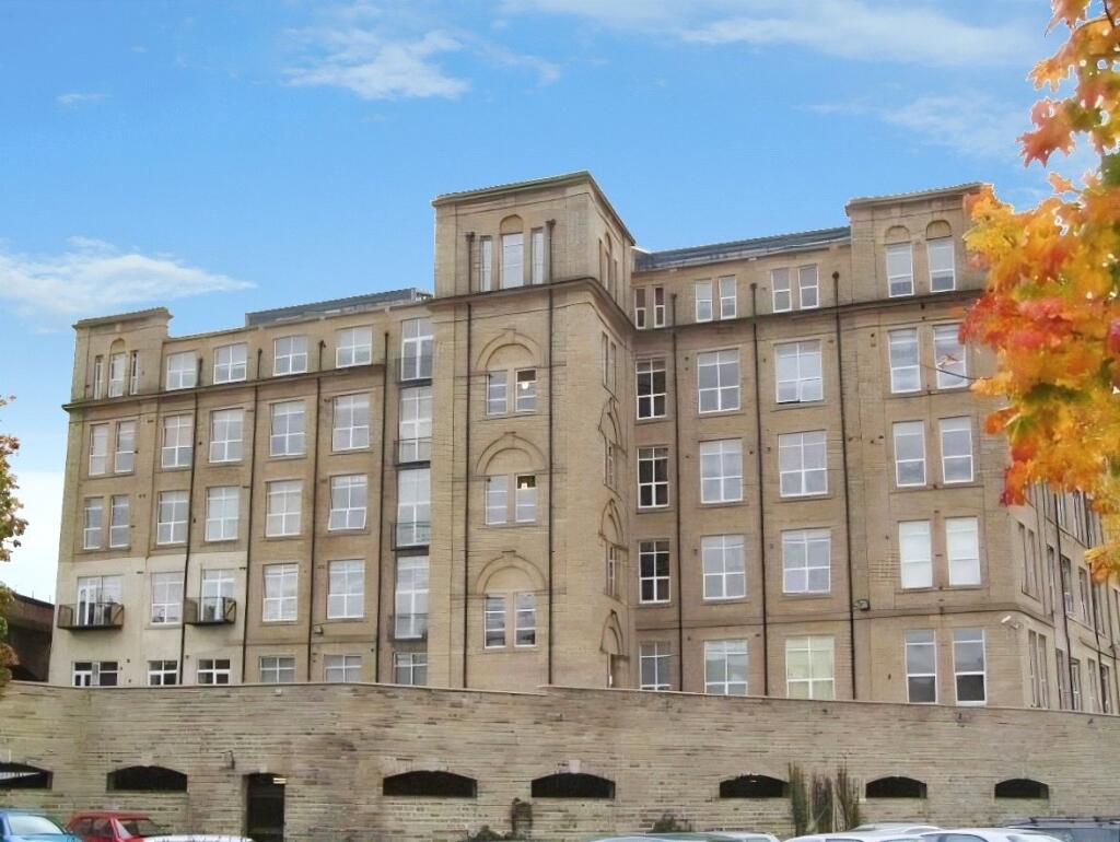 Main image of property: Bradford Road, Dewsbury, WF13