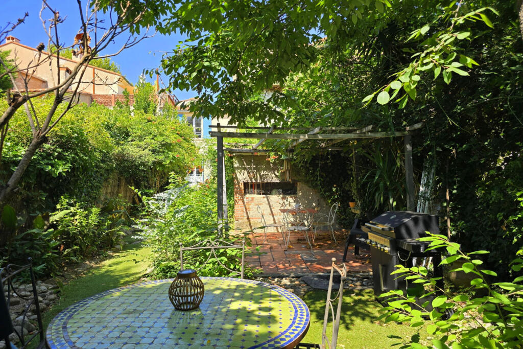 Main image of property: Languedoc-Roussillon, Pyrénées-Orientales, Laroque-des-Albères