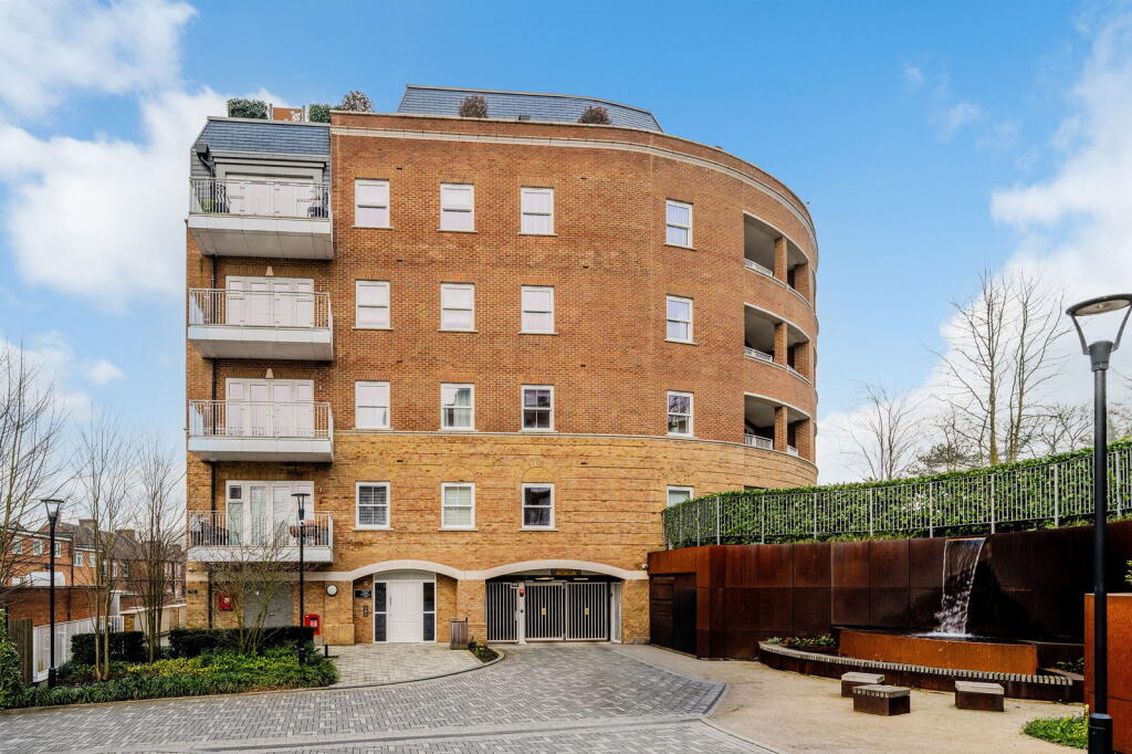 Main image of property: Oxted, RH8 0GN