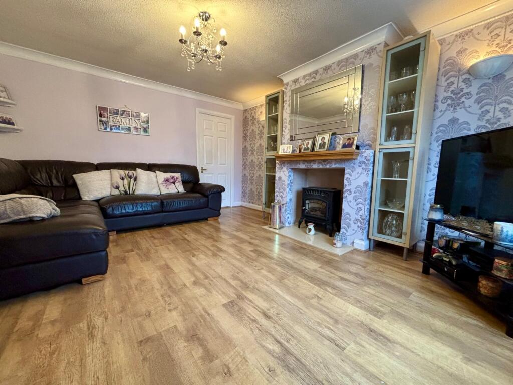 Holly Close, Evesham, Worcestershire, WR11 photo 2