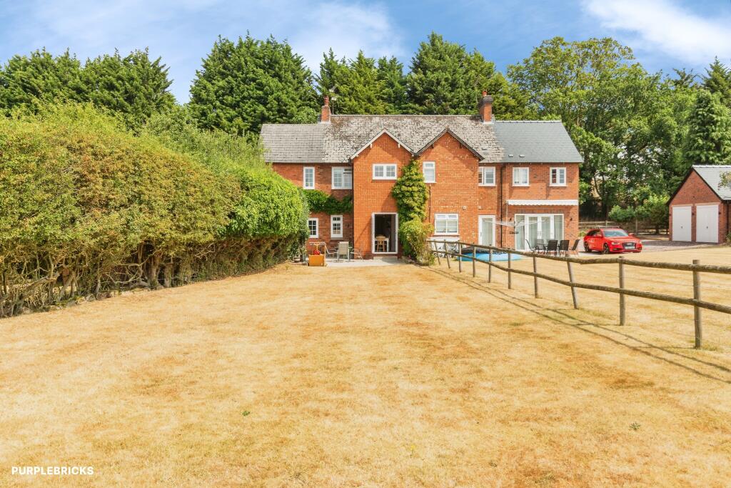 House in Stafford, Milford, Berkswich - More