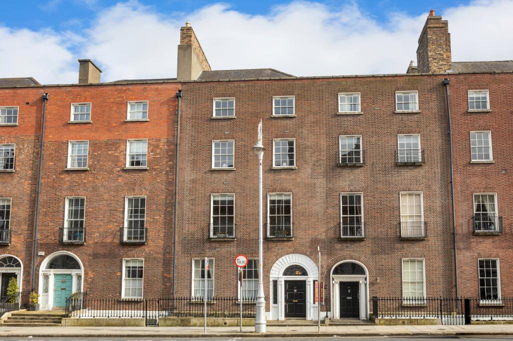 Main image of property: 21 Dunloe Hall, 27 Merrion Street Upper, Dublin 2, D02 X782