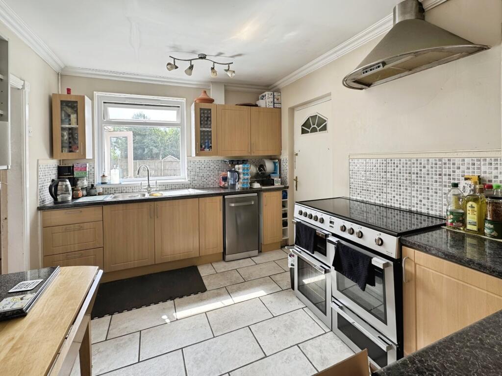Fifth Avenue West, Hightown, WF15 photo 3