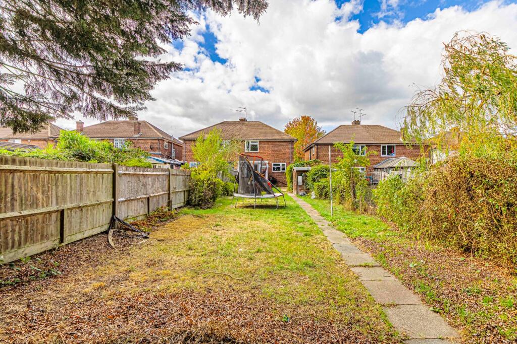 House in Borehamwood, Elstree and Borehamwood - More