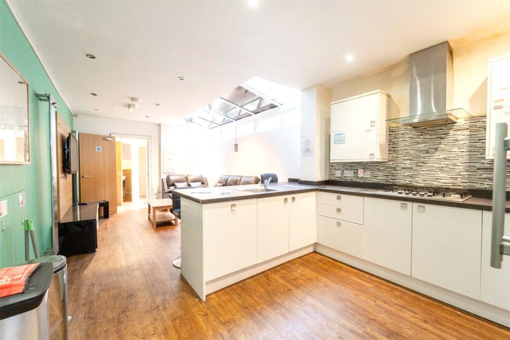 6 bedroom house for rent