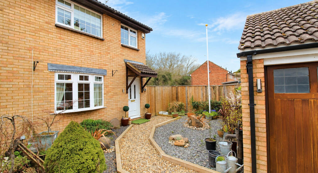 Main image of property: Lapwing Close, Swindon, SN3 5