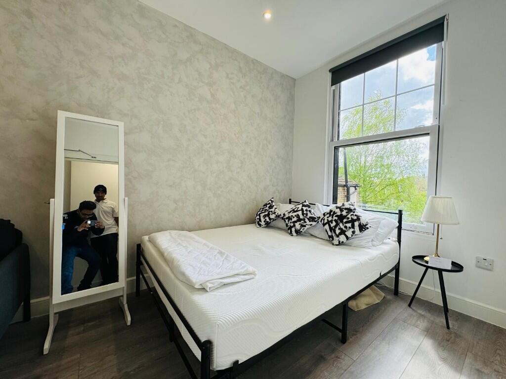 House in London - View 3