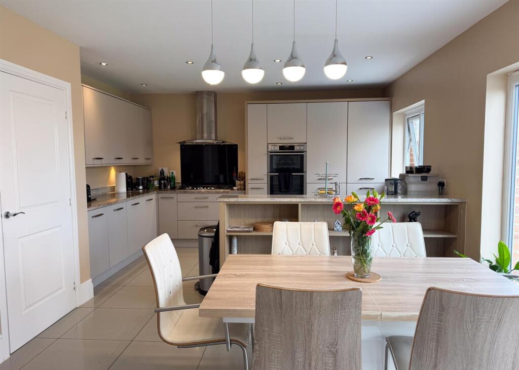 Barlow Road, Hamilton, Leicester photo 4