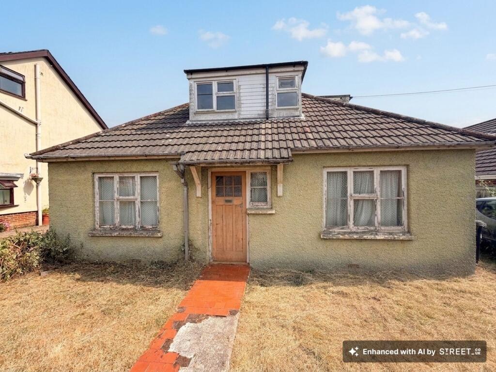 Main image of property: The Pentagon, Fawley, SO45