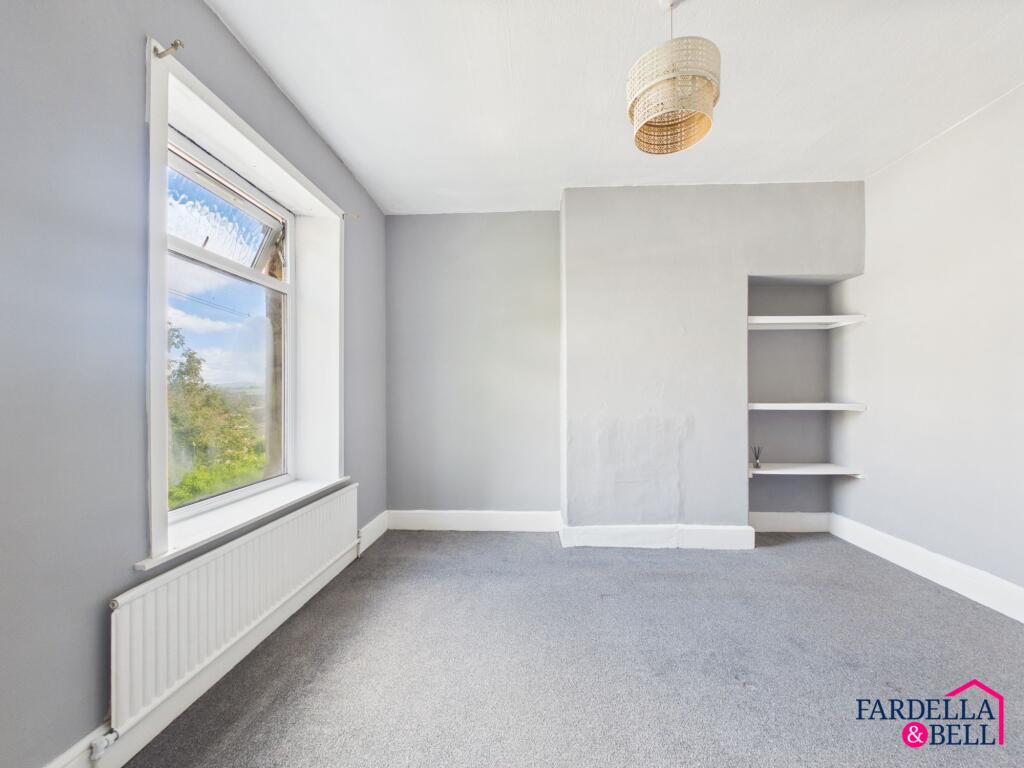 House in Burnley, Padiham - More