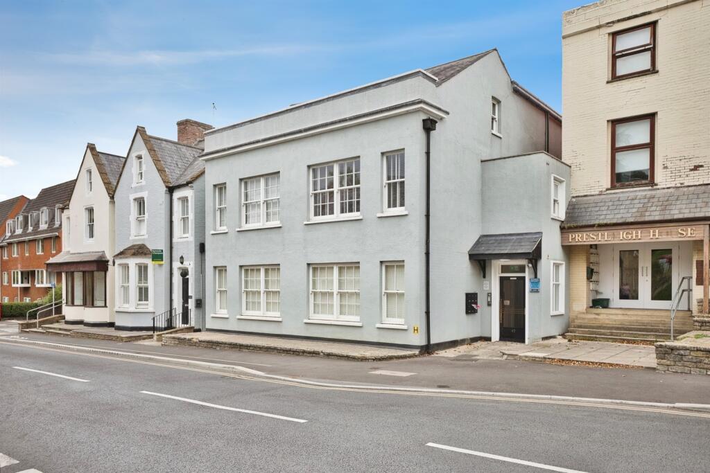 Main image of property: Hendford, Hendford, Yeovil