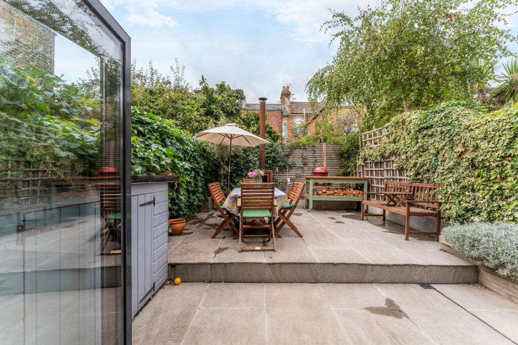 Apartment in London - View 5