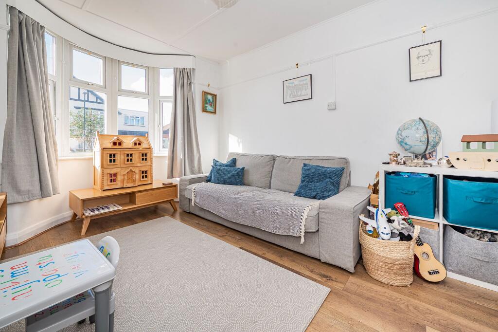 House in Twickenham - More