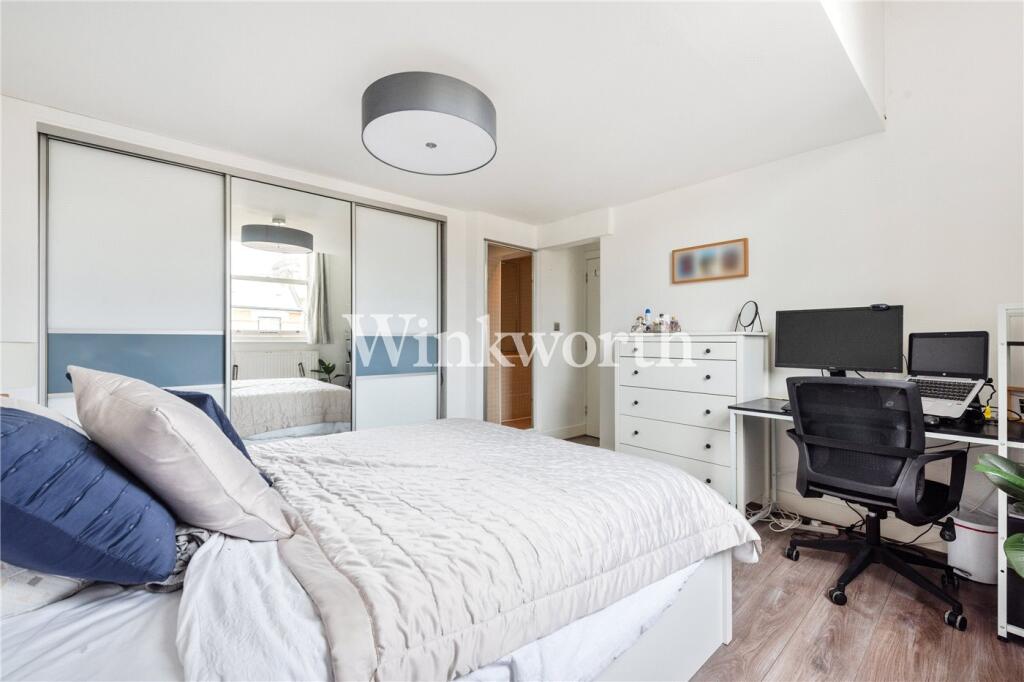Apartment in London - More