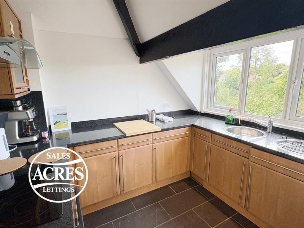 Apartment in Birmingham, Sutton Coldfield - View 3