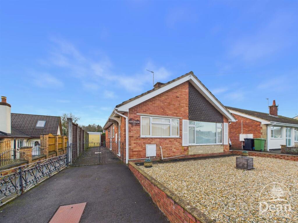 3-bed house on Lancaster Drive, Lydney, £300,000