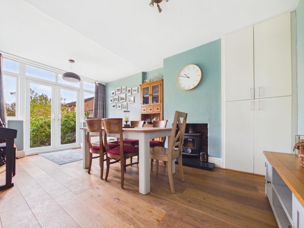 House in Newport - View 5