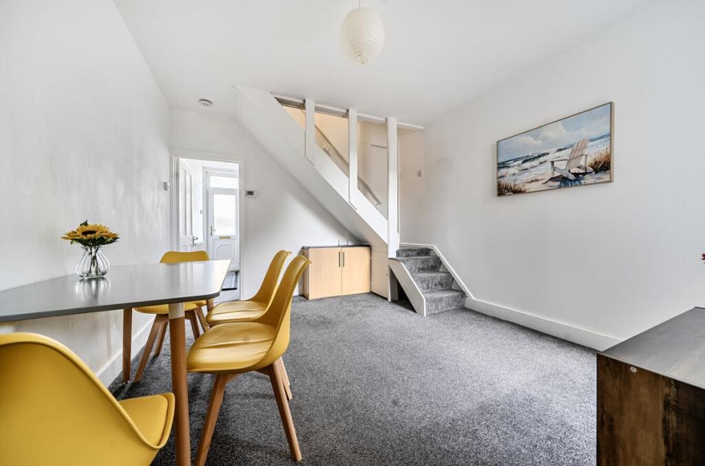 House in Bedford, Fenlake, Kingsbrook - View 5