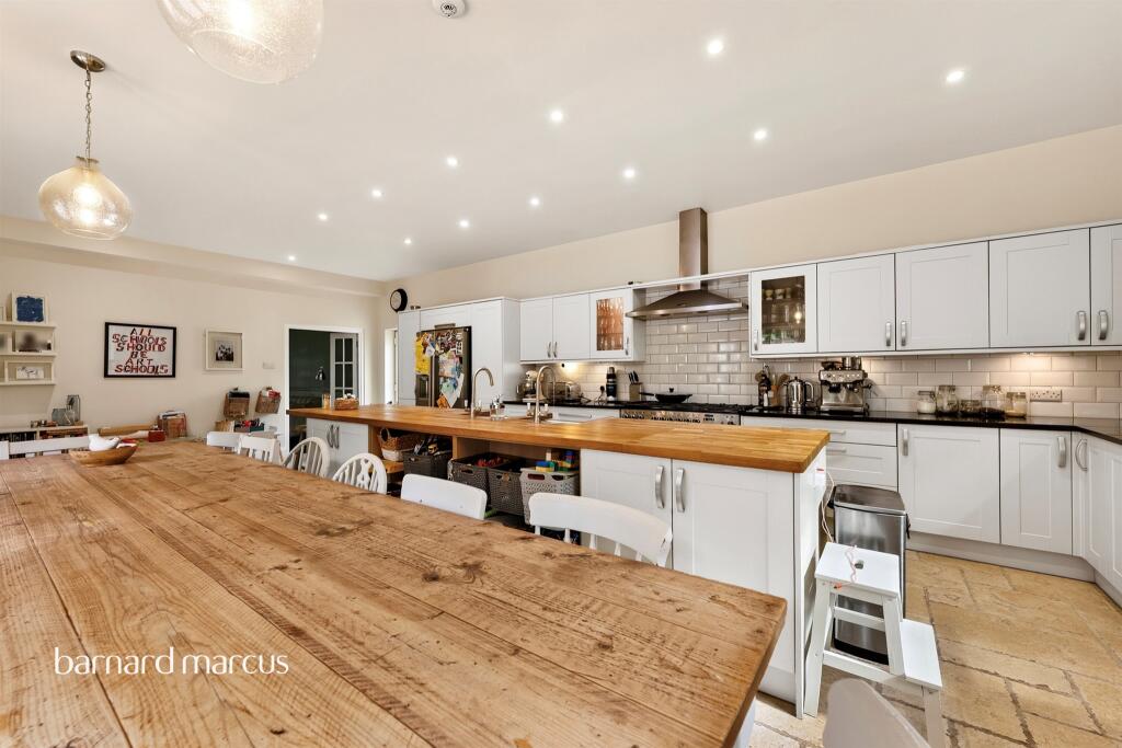 House in Sutton - More