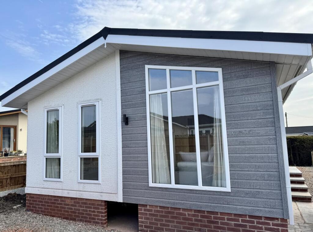 2-bed caravan on Chickerell, Weymouth, DT3 4AA, £219,995