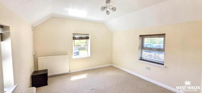 Bedroom 4.jpg