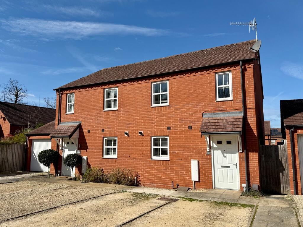 Main image of property: Farm Close, Stratford-Upon-Avon, Warwickshire, CV37
