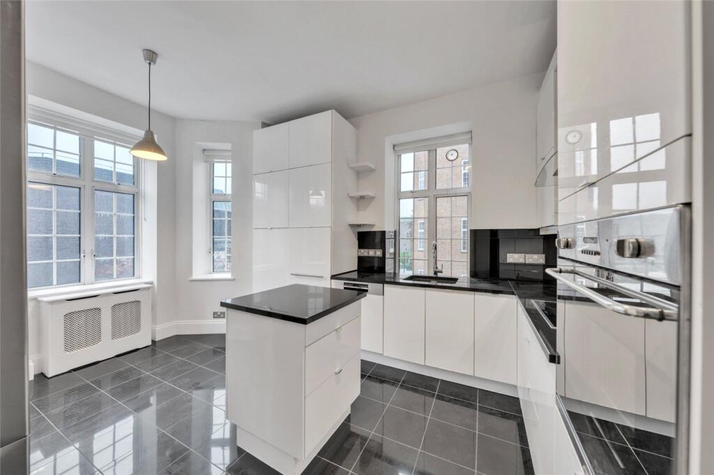 Apartment in London, City of Westminster - View 4
