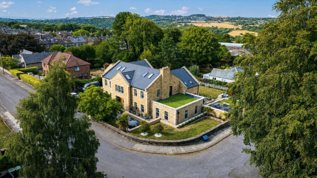 House in Leeds, West Yorkshire - View 2