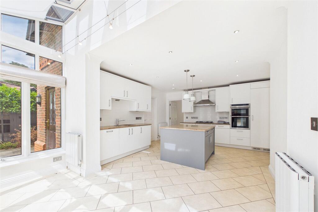 House in Surrey Heath, Surrey - View 4
