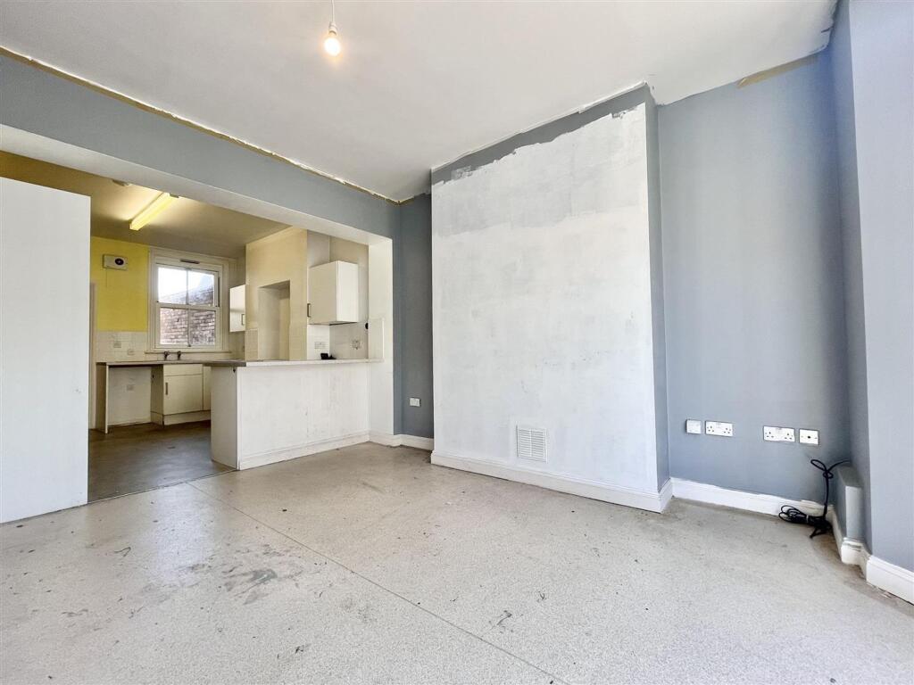 Apartment in Dorchester - View 3