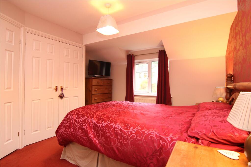 House in Bradford, Steeton with Eastburn - More