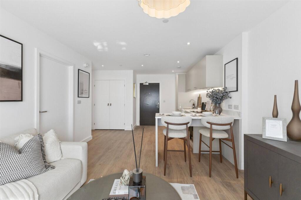 Apartment in Stevenage, Hertfordshire - View 5