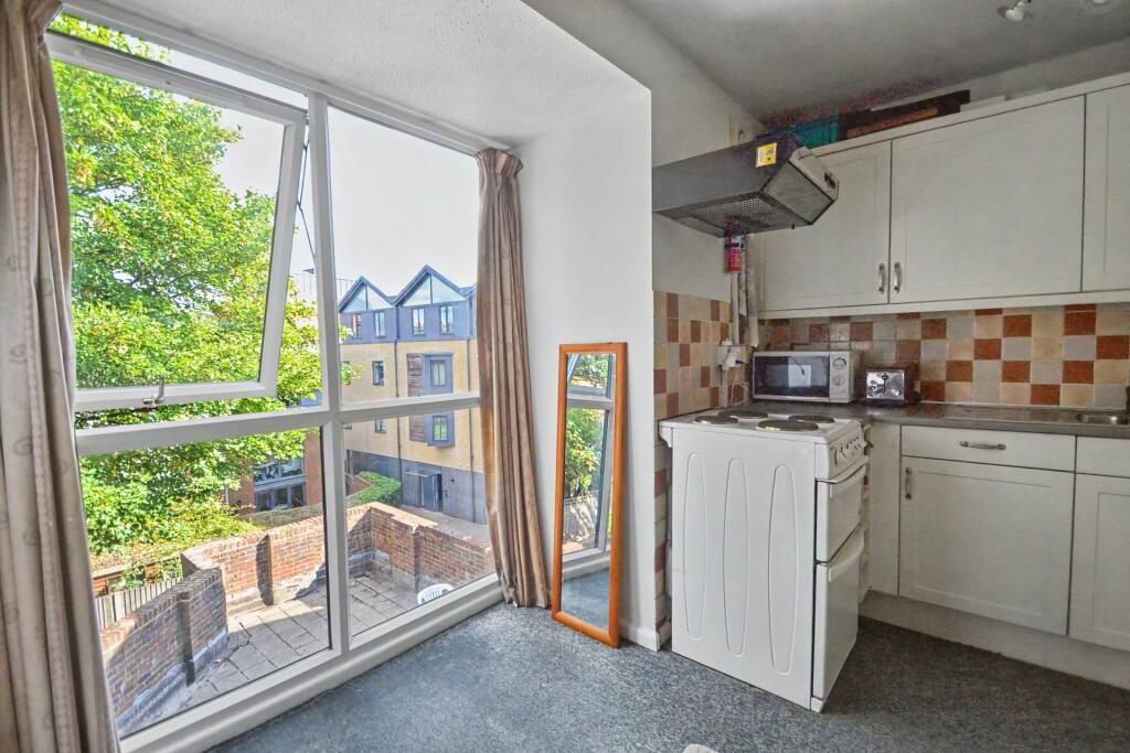 Apartment in Southampton - More