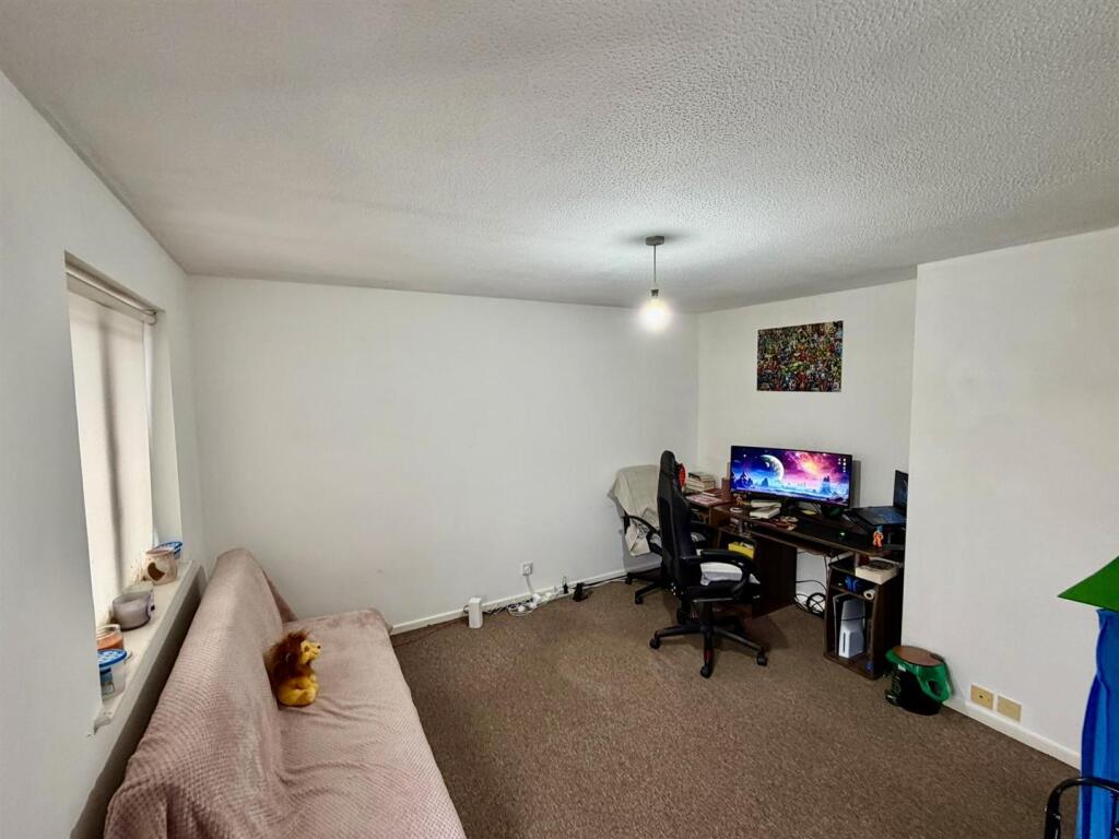 Pettingrew Close, Walnut Tree, Milton Keynes photo 3