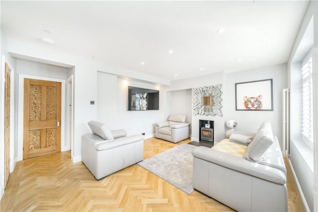 30 Barnes Avenue photo 2