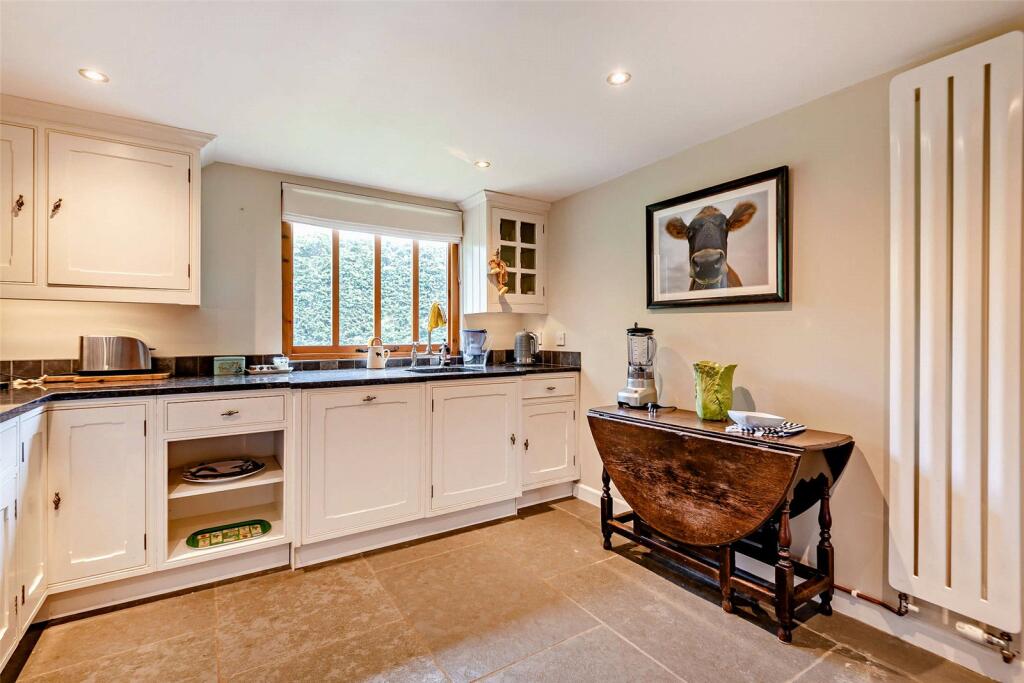 House in Basingstoke and Deane, Monk Sherborne - View 5