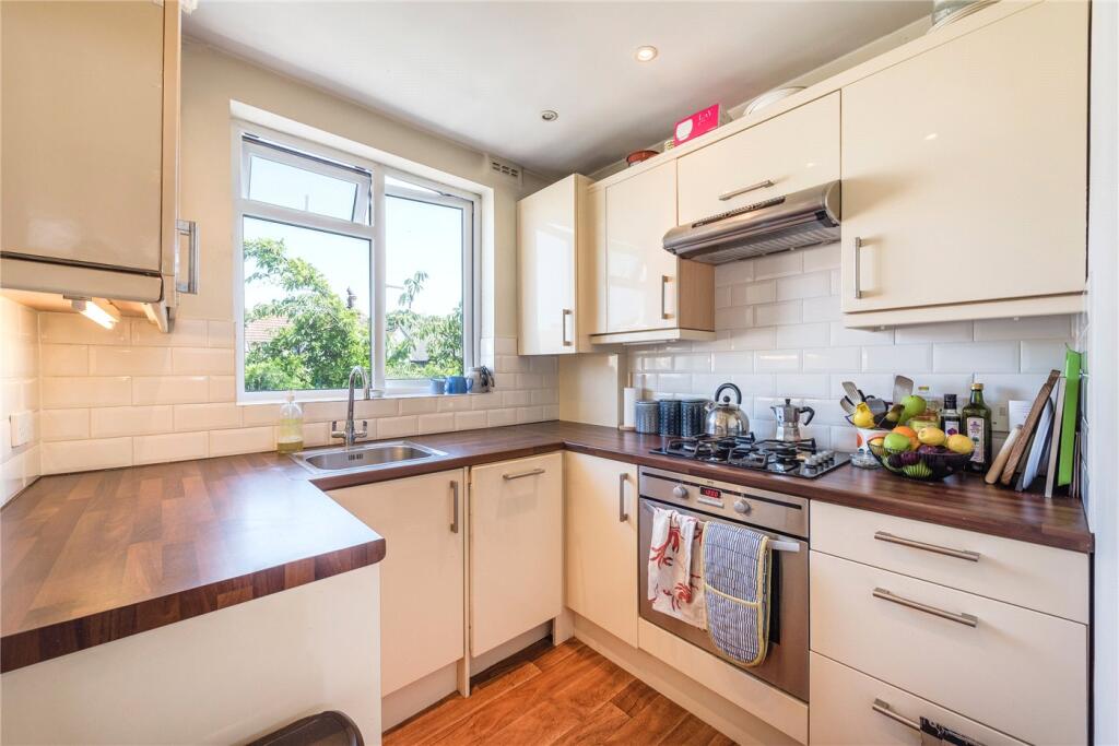 Apartment in London - View 2