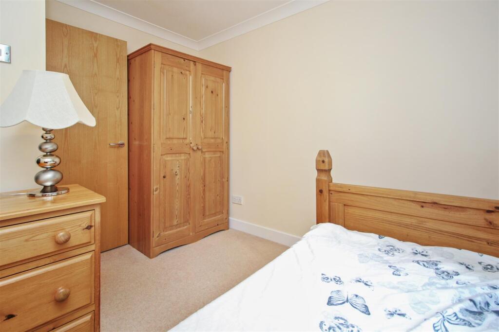 Apartment in Canterbury, Kent - More