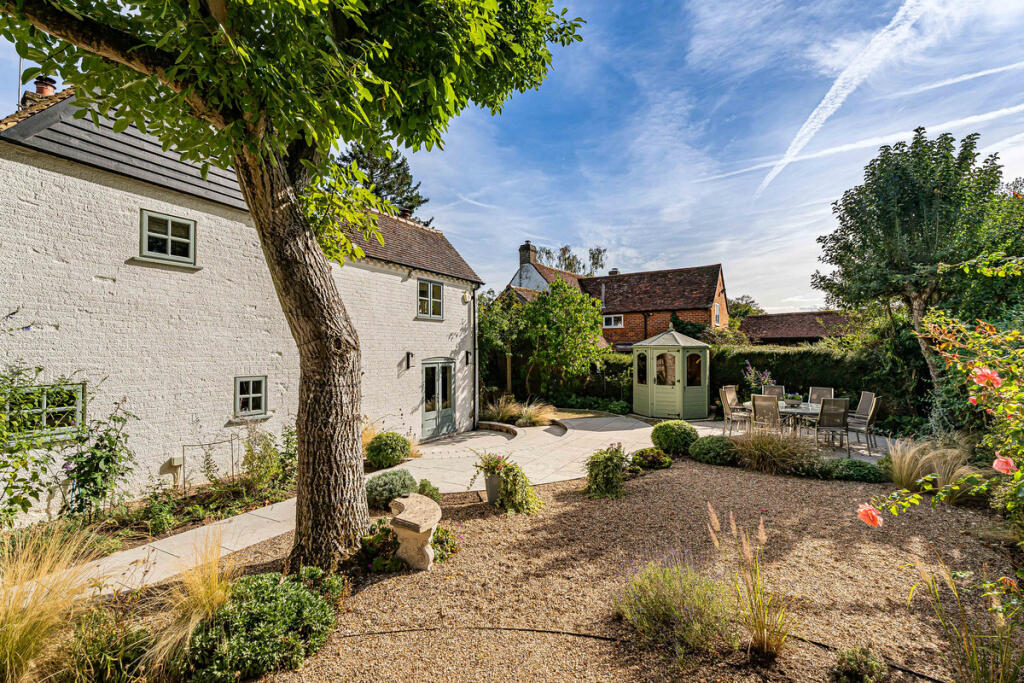 Gustard Wood, Wheathampstead, AL4 photo 4